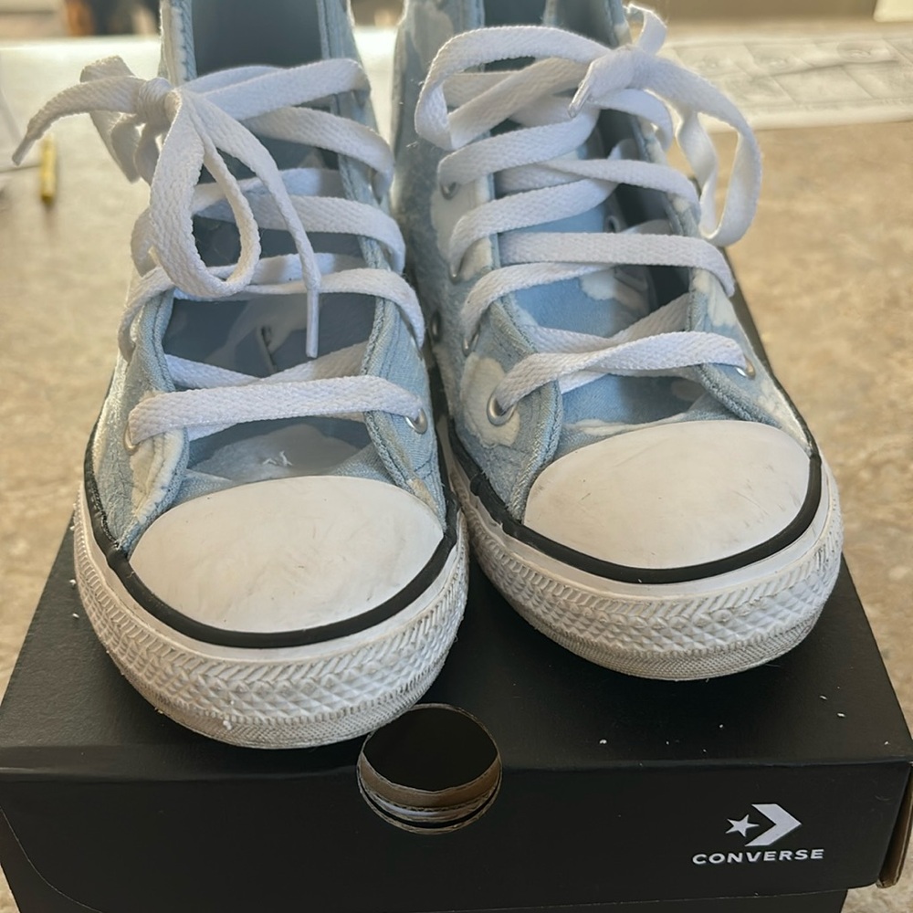 Cloud converse girls